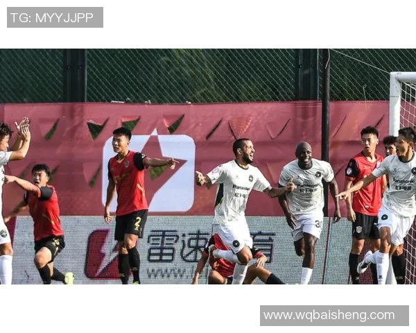 武汉篮球队在邀请赛中以98分高居积分榜首位展现强劲实力 武汉篮球队在邀请赛中以98分高居积分榜首位展现强劲实力